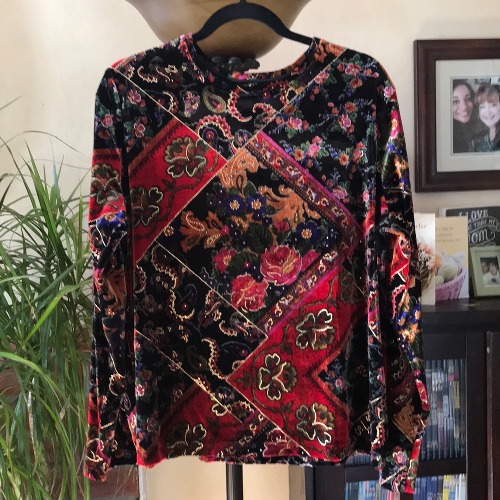 Beautiful velvety long sleeve print Top